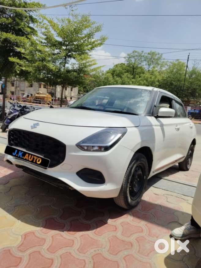 Maruti Suzuki Swift Vxi + Manual, 2024, Petrol