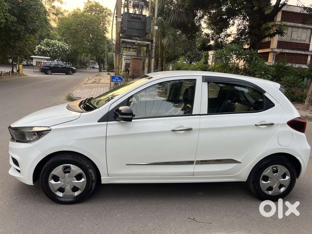 Tata Tiago 1.2 Revotron Xt (o), 2023, Petrol