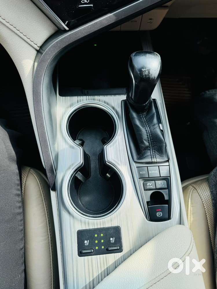 Toyota Camry 2.5 Hybrid, 2021, Petrol