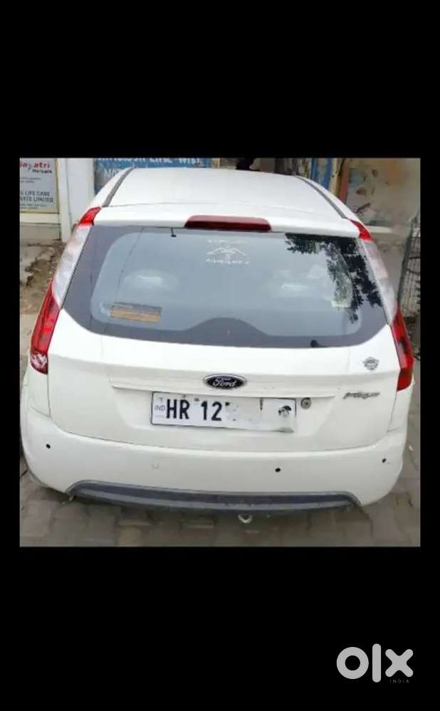 Ford Figo Petrol Lxi 2012