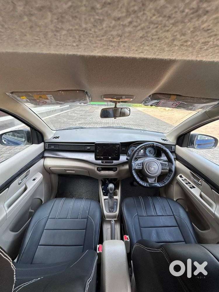 Toyota Rumion V Petrol Automatic Dual Tone, 2025, Petrol
