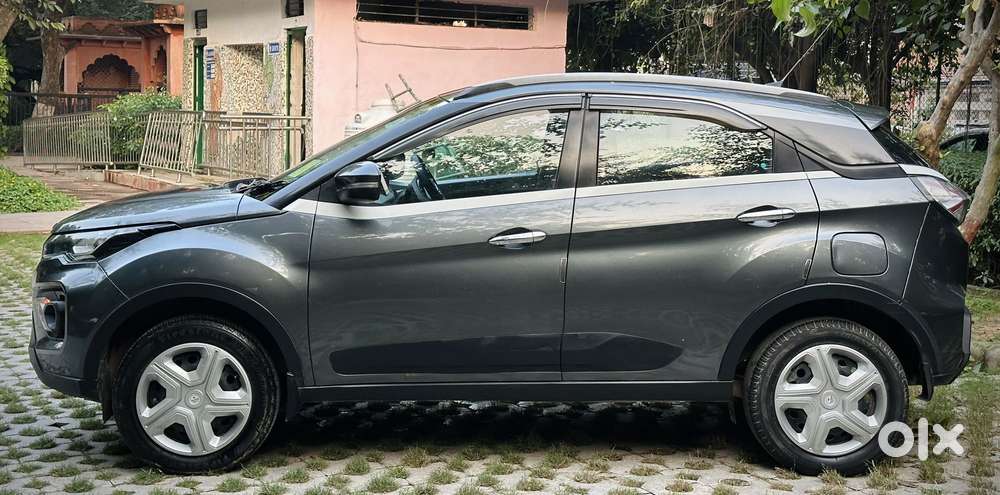 Tata Nexon 1.2 Revotron Xm (s), 2023, Cng & Hybrids