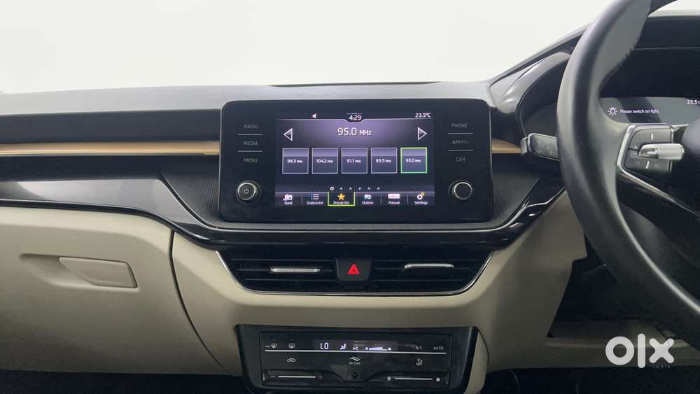 Skoda Slavia Style 1.0l Tsi Mt, 2023, Petrol