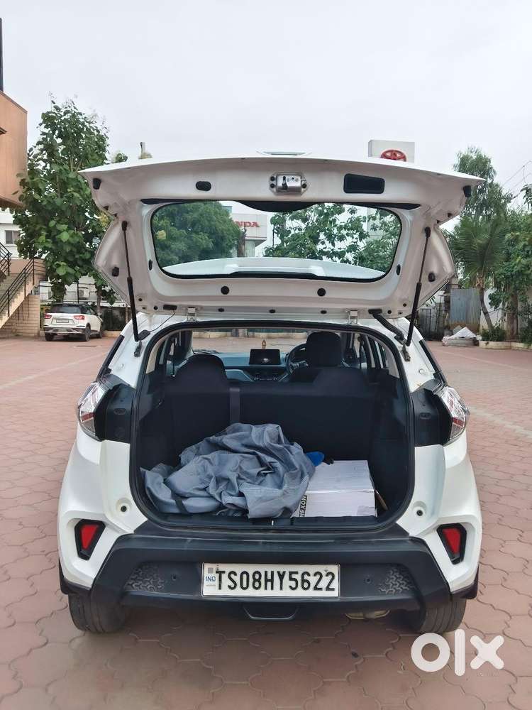 Tata Nexon 1.5 Revotorq Xma Amt, 2022, Petrol