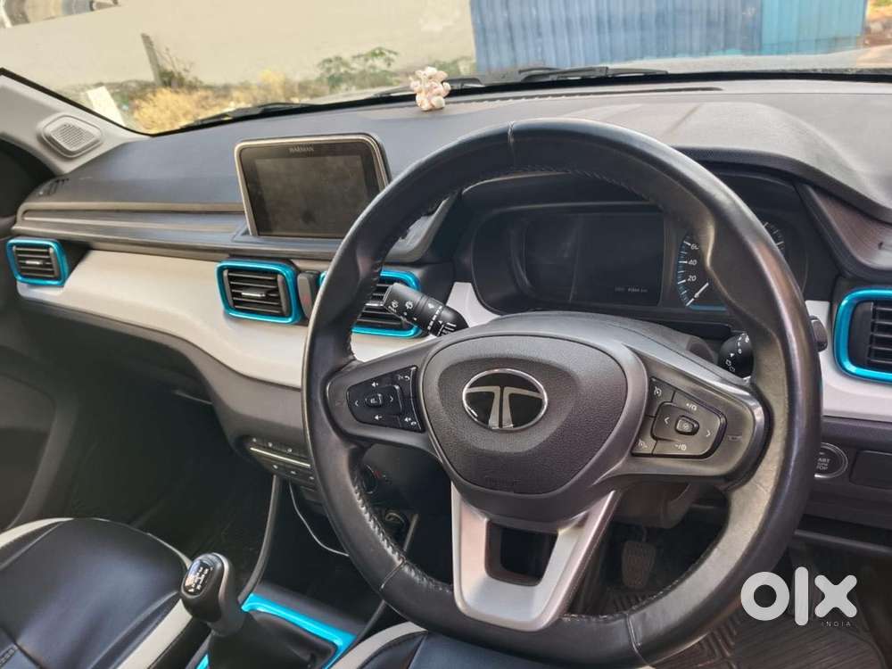 Tata Punch 1.2 Revotron Creative Dual Tone, 2024, Petrol