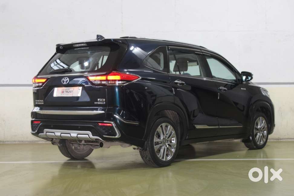 Toyota Innova Hycross 2.0 ZX (O) Hybrid 7 STR, 2023, Petrol