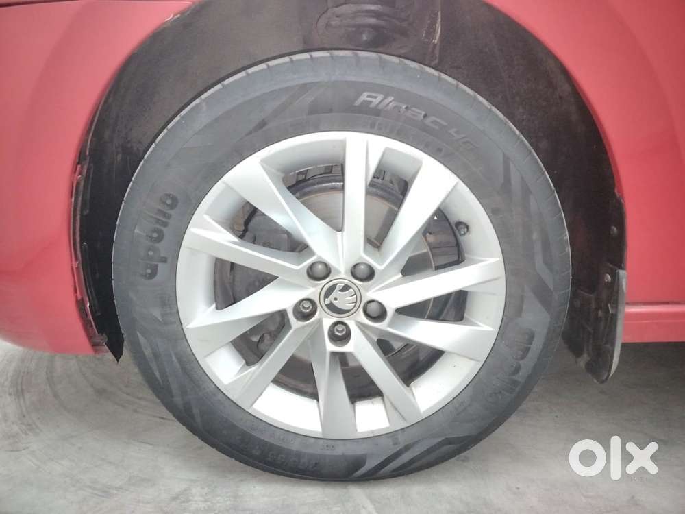 Skoda Slavia Ambition 1.0l Tsi At, 2022, Petrol