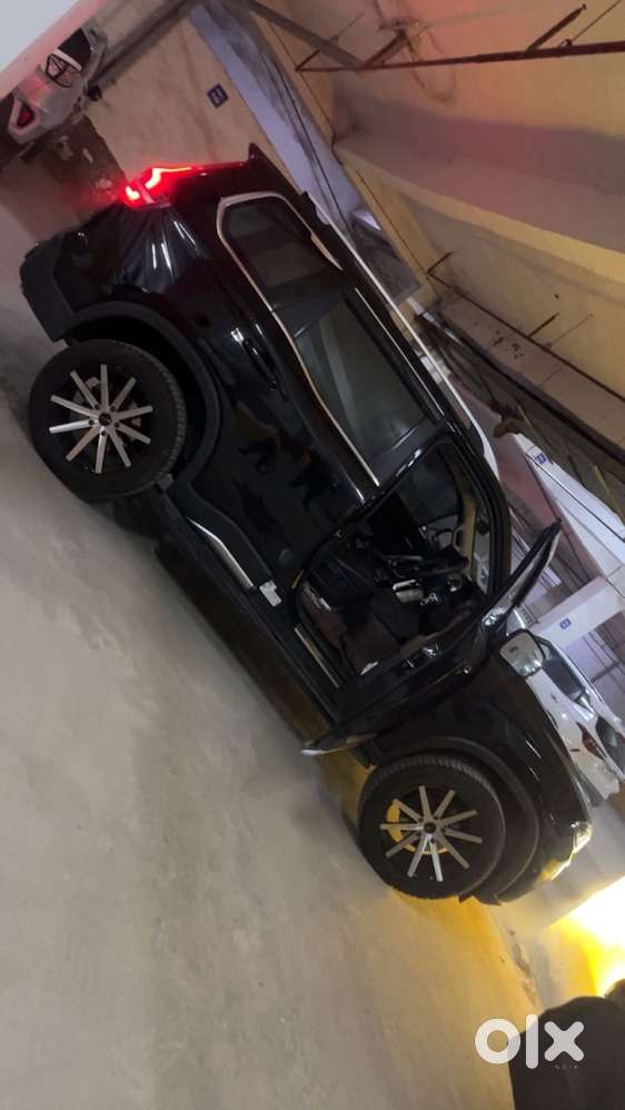 Mahindra Scorpio-n Z8 Select Petrol Automatic 2024