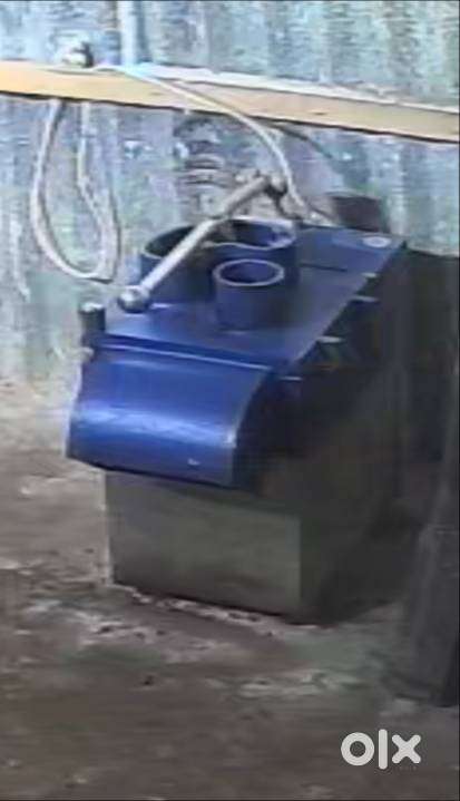 Onion cutting machine