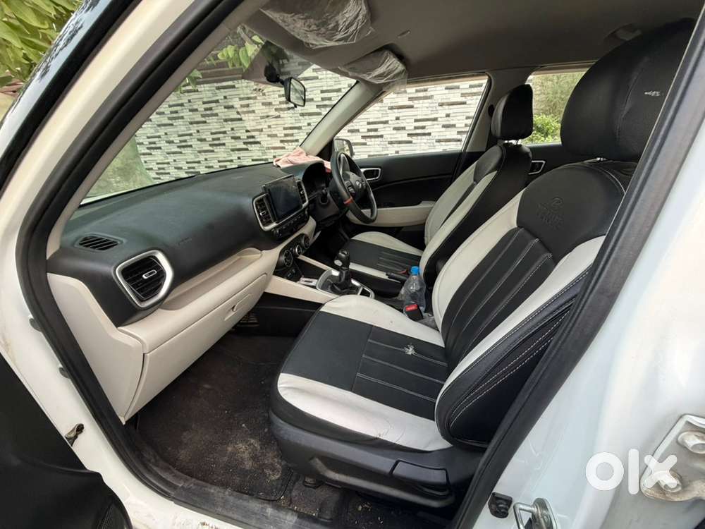 Hyundai Venue Petrol 2023
