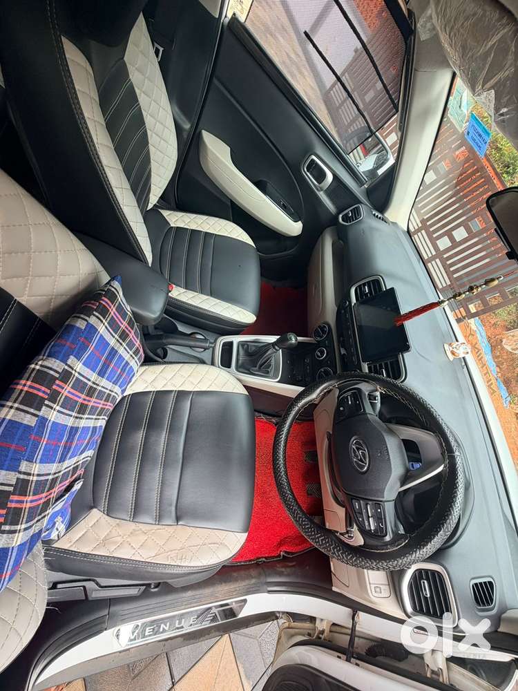 Hyundai Venue  Cng +petrol