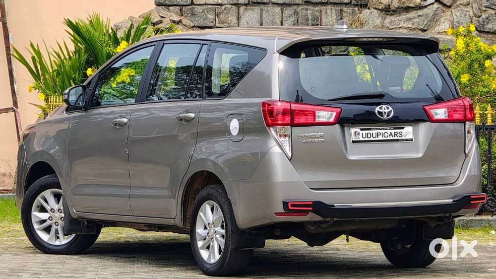 Toyota Innova Crysta 2.4 G Mt 8s, 2023, Diesel