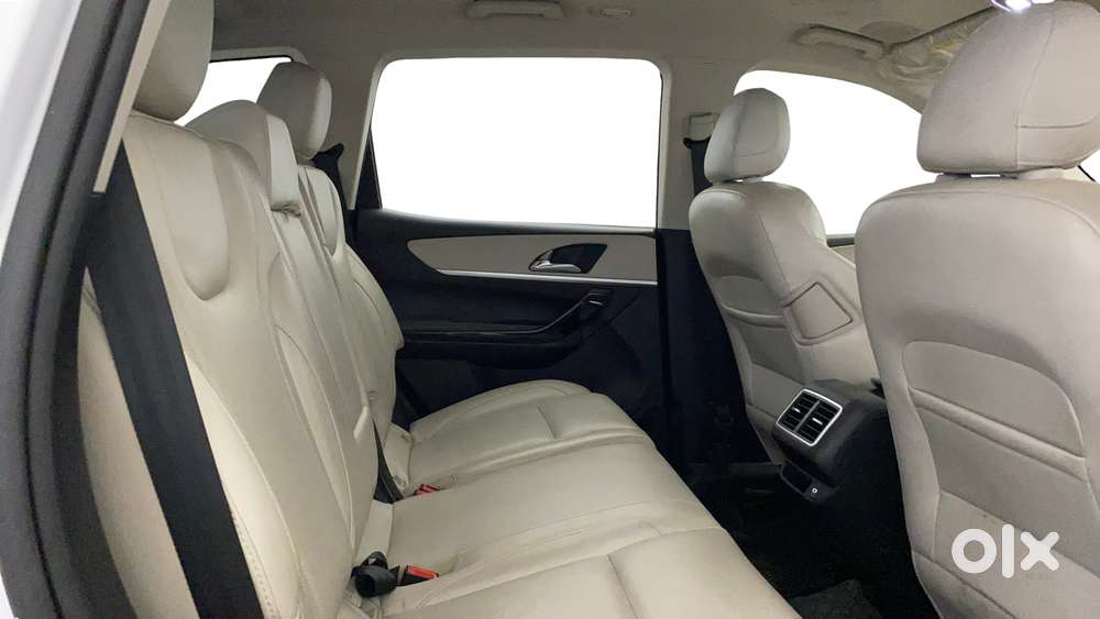 Mahindra Xuv700 2.0 Ax 7 Petrol At Luxury Pack Str, 2022, Petrol