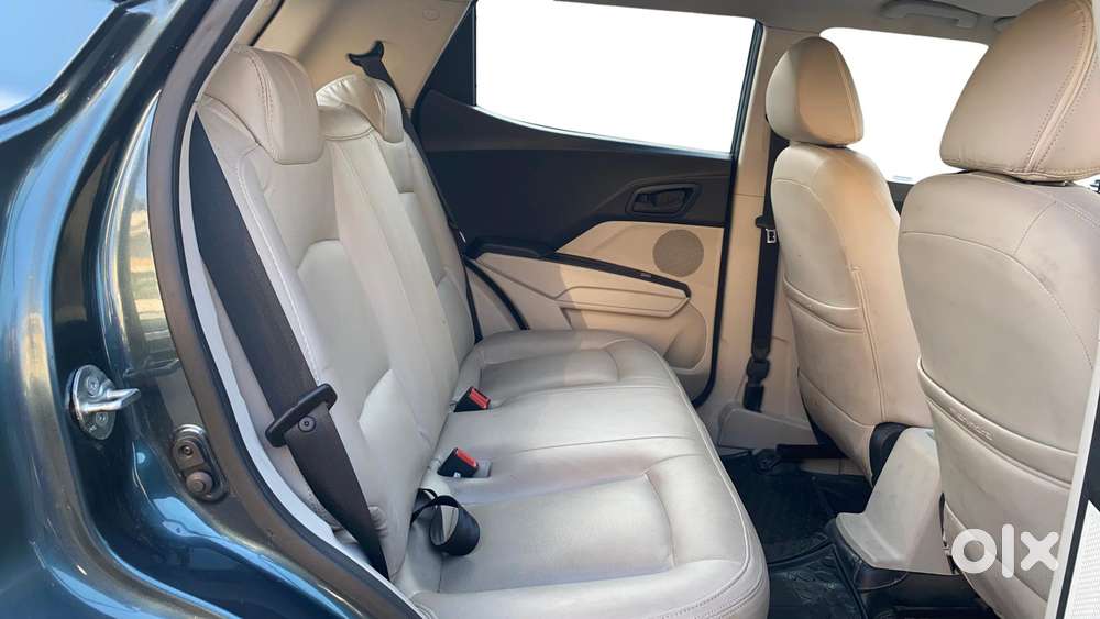 Mahindra Xuv300 1.2 W6 Amt Petrol, 2022, Petrol