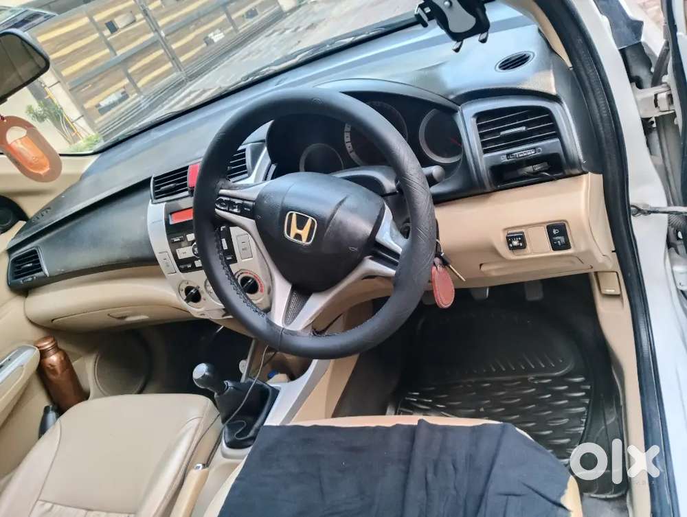 Honda City Ivtech Cng Petrol On Papper Alloy Wheels