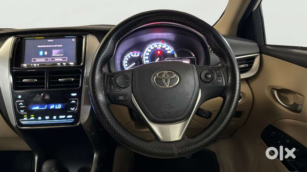 Toyota Yaris V Cvt, 2018, Petrol