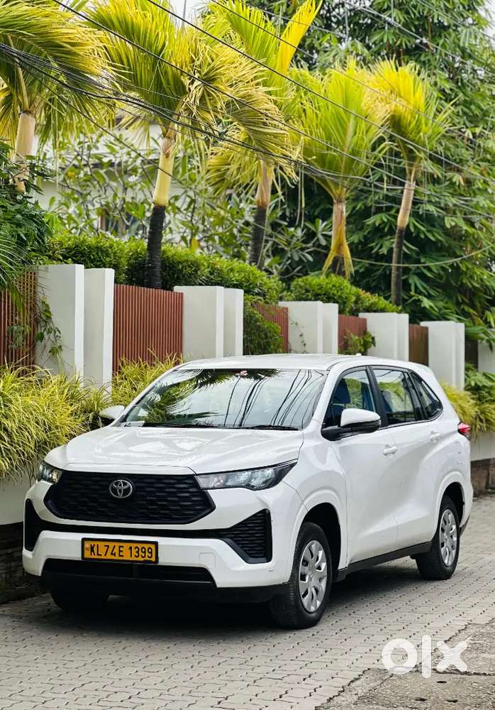 Toyota Innova Hycross 2024