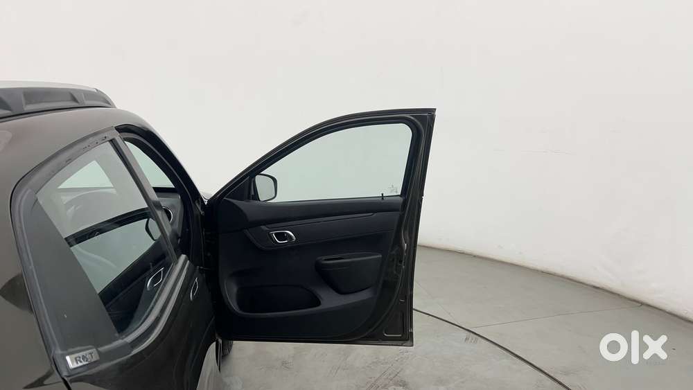 Renault Kwid 2019-ongoing 1.0 Rxt Amt (o), 2018, Petrol
