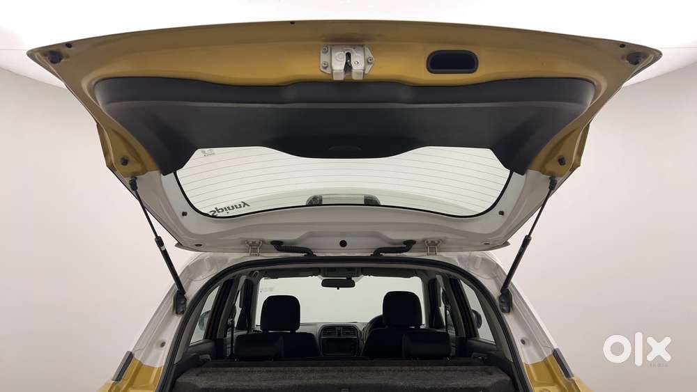 Maruti Suzuki Vitara Brezza Zdi+ Dual Tone Mt, 2016, Diesel