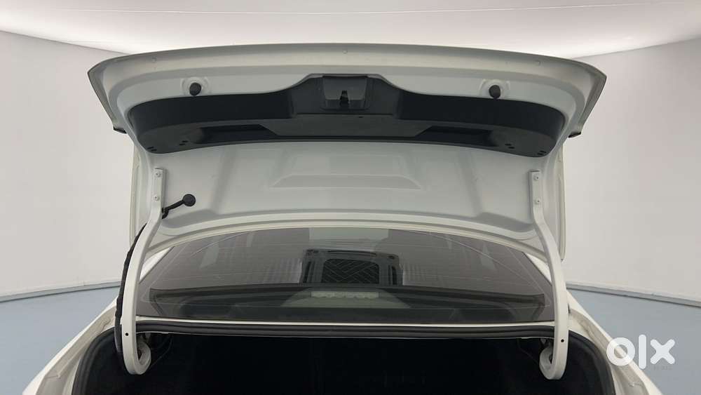 Skoda Slavia Style 1.0l Tsi At, 2022, Petrol