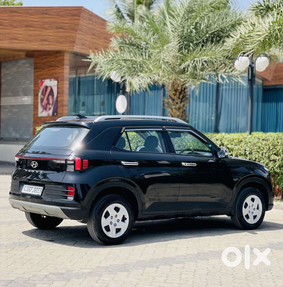 Hyundai Venue 1.2 S (o), 2022, Petrol