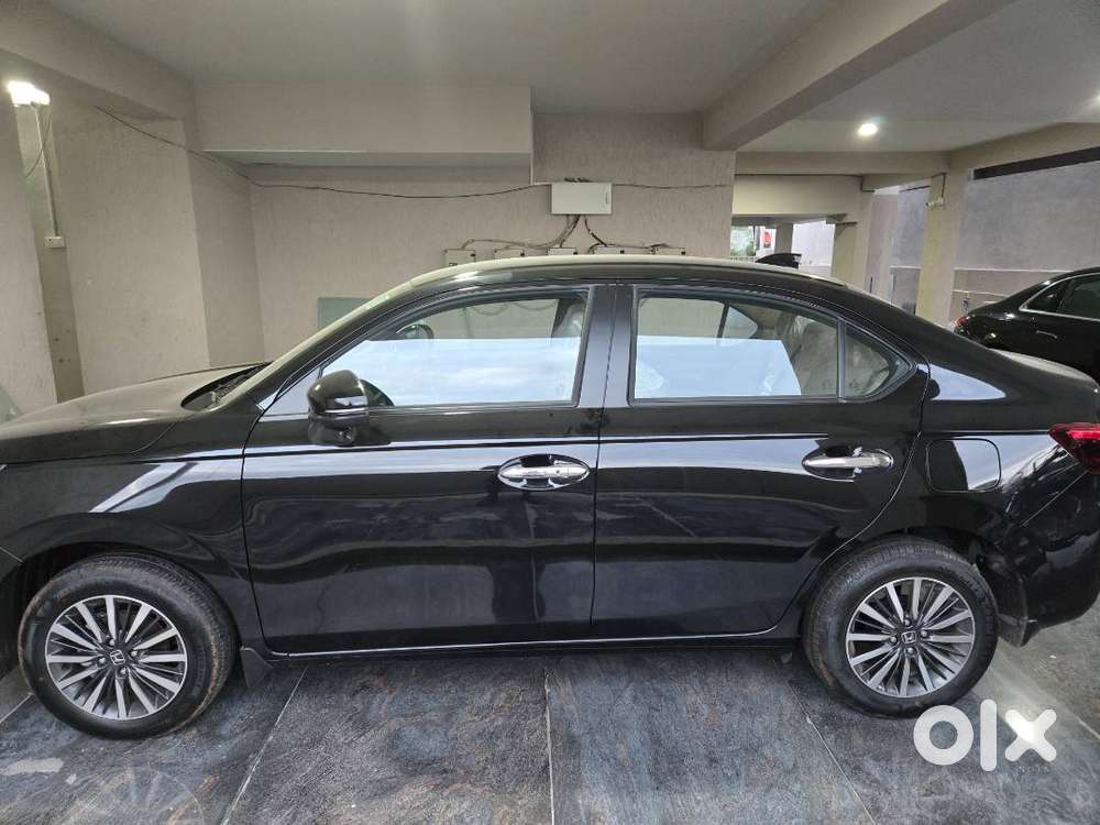 (a Little Negotiable, Not Too Much) Honda Amaze 3rd Gen Zx Cvt - Black