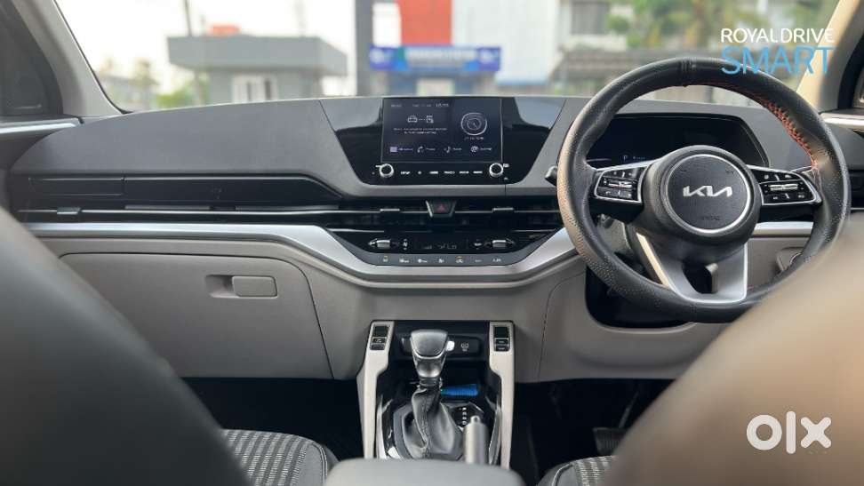 Kia Carens, 2023, Petrol