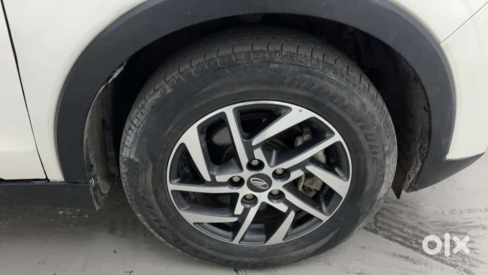 Mahindra Xuv300 1.2 W8 (o) Amt Petrol, 2022, Petrol