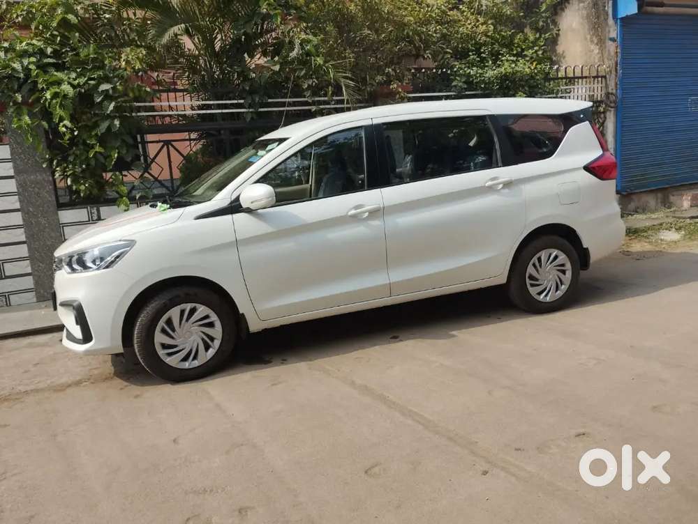 Nov 2025, Maruti Ertiga, White Colour, Petrol+cng,