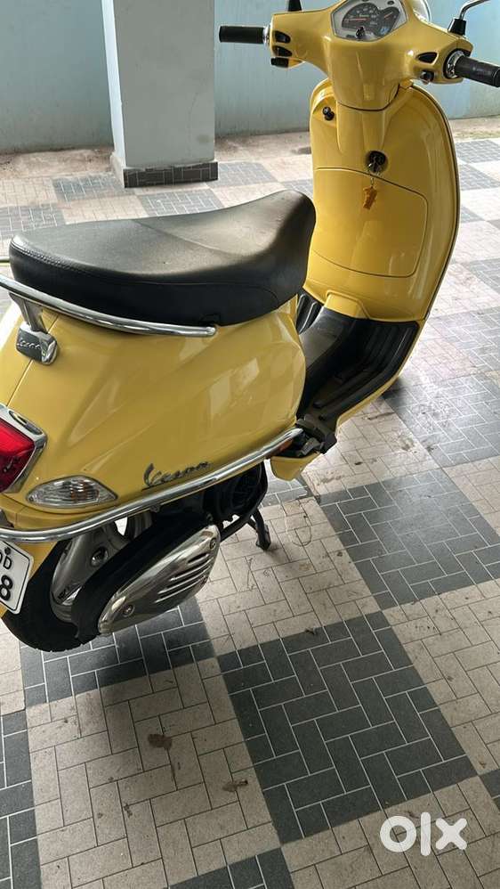 Very well mainteoned single handed vespa yellow colour fancy