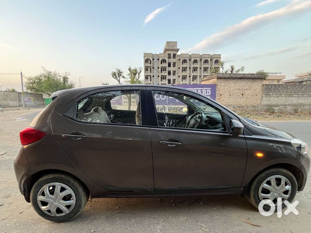 Tata Tiago 1.2 Revotron Xt (o), 2016, Petrol