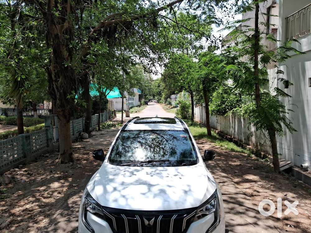 Mahindra Xuv700 2023 Diesel Well Maintained