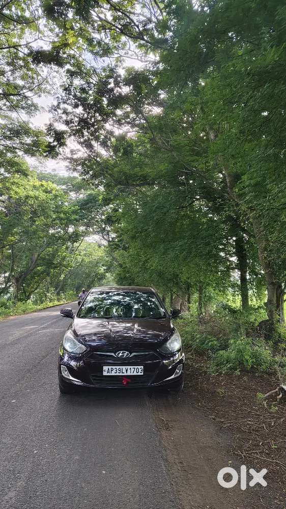 Hyundai Fluidic Verna 2012