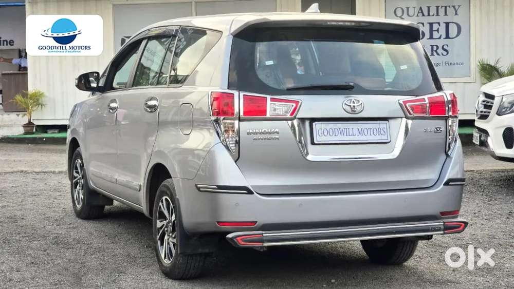 Toyota Innova Crysta [2020-ongoing] 2.4 Vx 8 Str, 2025, Diesel