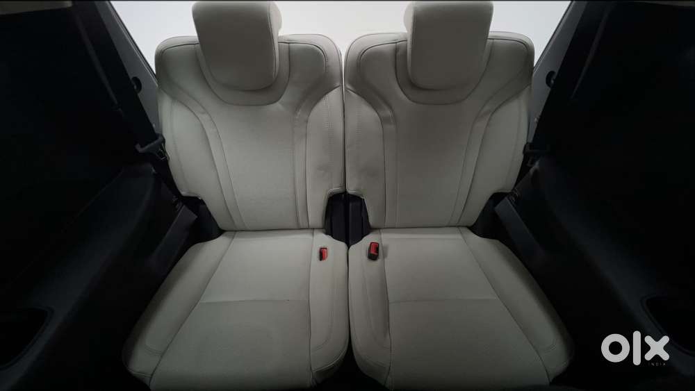 Mahindra Xuv700 2.0 Ax 7 Petrol At Str, 2024, Petrol