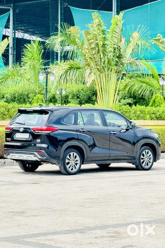 Toyota Innova Hycross 2.0 Zx Hybrid 7 Str, 2025, Petrol
