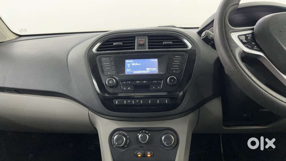 Tata Tiago Xza, 2017, Petrol