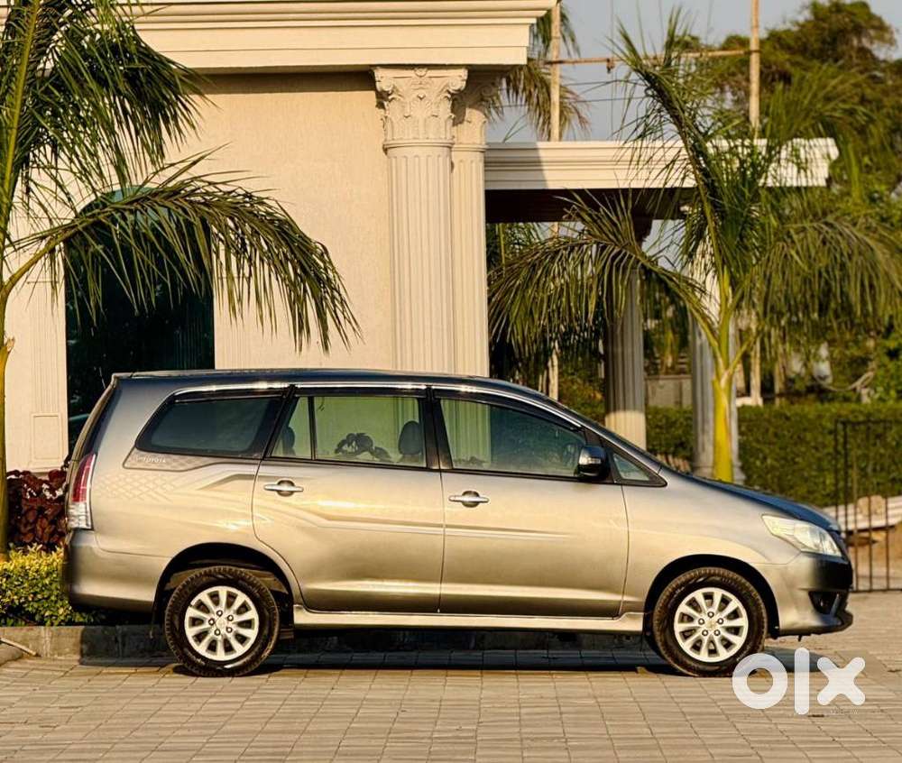 Toyota Innova 2.5 V 8 Str, 2012, Diesel