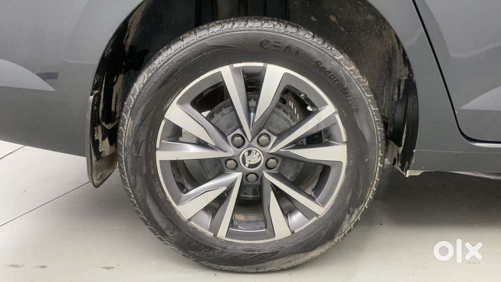 Skoda Slavia Style 1.0l Tsi Mt, 2023, Petrol