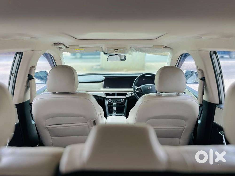 Mahindra Xuv700 2.2 Ax 7 Diesel At Luxury Pack Str, 2022, Diesel