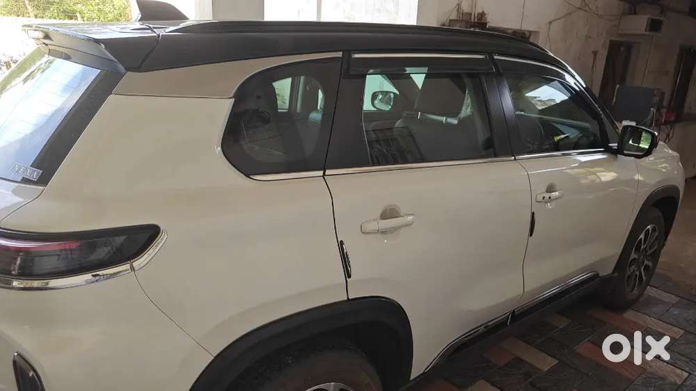 Maruti Suzuki Grand Vitara 2023 Petrol 33000 Km Driven, Sunroof