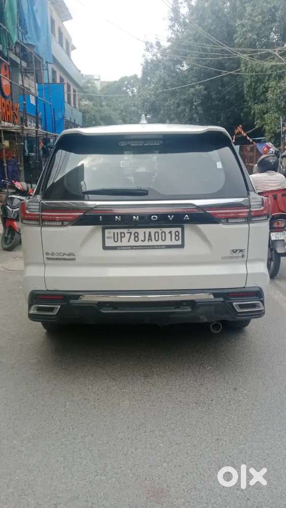 Toyota Innova Hycross 2025