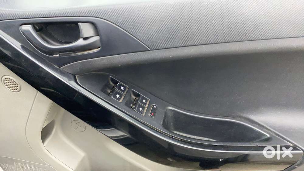 Tata Nexon 1.2 Revotron Xma, 2018, Petrol