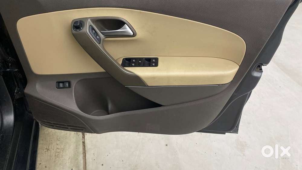 Volkswagen Vento 1.2 Highline Plus At 16 Alloy, 2016, Petrol