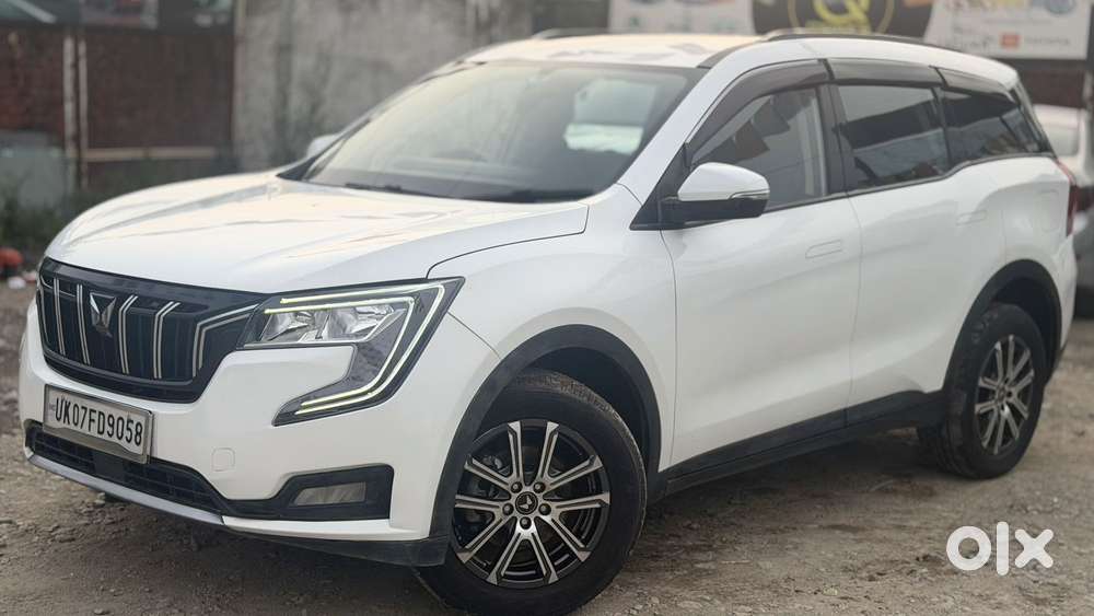 Mahindra Xuv700 2.0 Ax 3 Petrol Mt 5 Str, 2022, Petrol