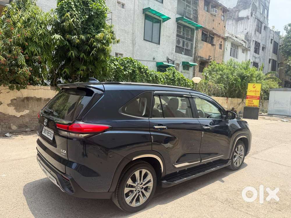 Toyota Innova Hycross 2.0 Zx (o) Hybrid 7 Str, 2025, Petrol