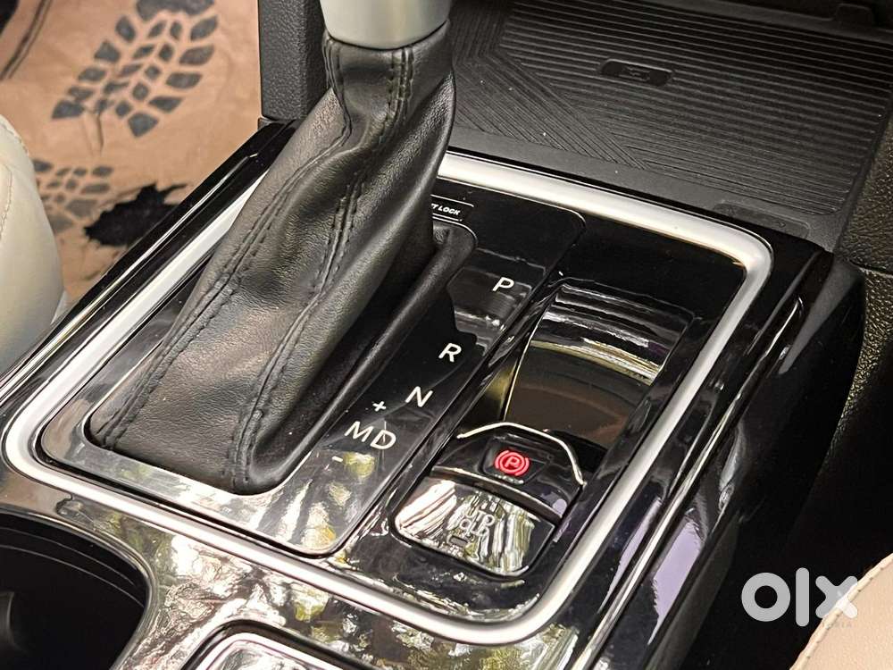 Mahindra Xuv700 2.0 Ax 7 Petrol At Str, 2025, Petrol