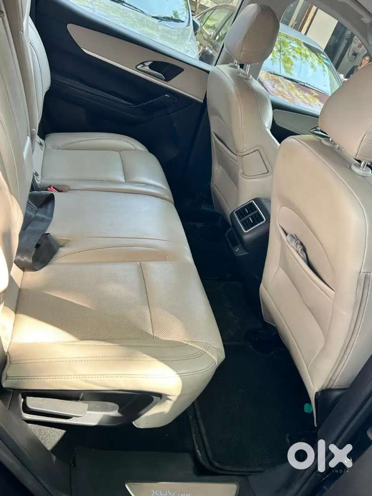 Mahindra Xuv700 2022 Diesel Well Maintained