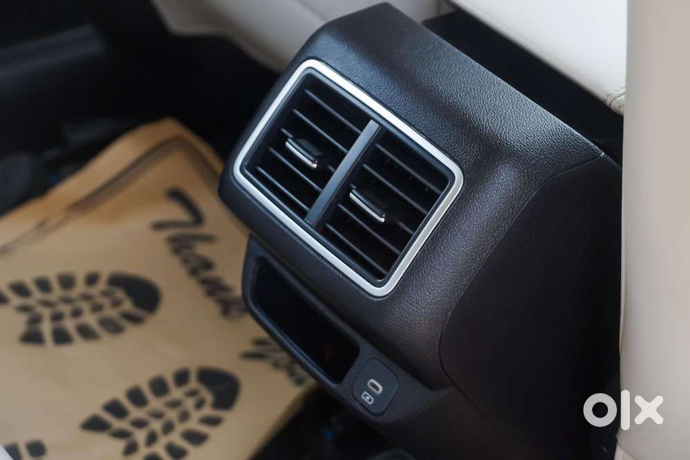 Mahindra Xuv700 Ax7l 6 Str At, 2023, Petrol