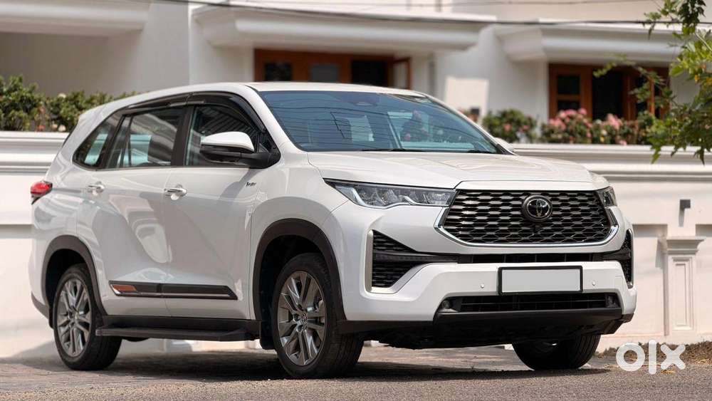 Toyota Innova Hycross, 2025, Petrol